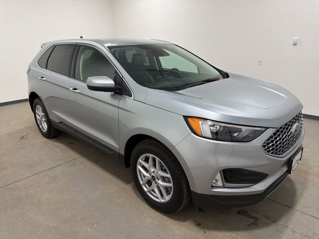 Used 2024 Ford Edge SEL w/ Convenience Package image 3