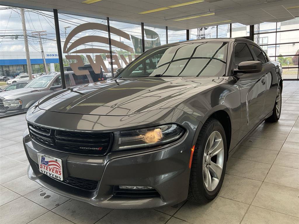 Used 2016 Dodge Charger SXT RWD image 3