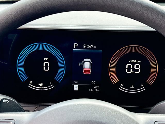 Certified 2025 Hyundai Kona SE image 12