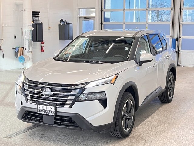 Used 2025 Nissan Rogue SV image 4