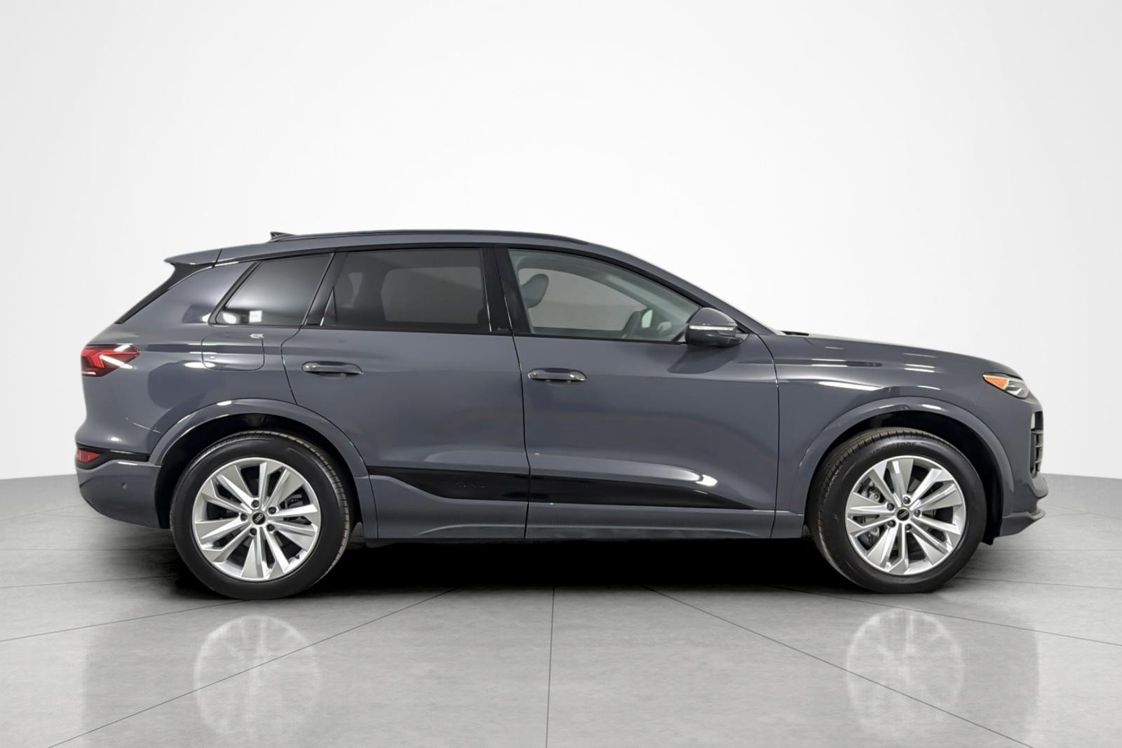 Used 2025 Audi Q6 e-tron Premium w/ Convenience Package image 6
