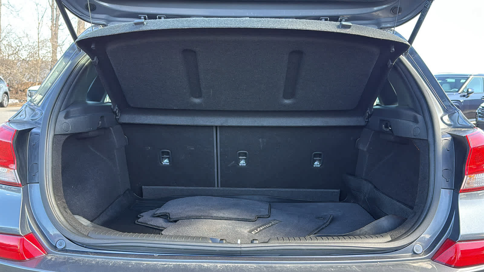 Used 2018 Hyundai Elantra GT image 25