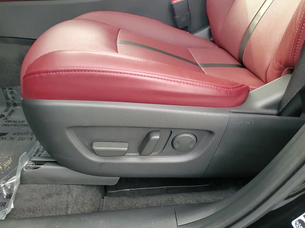 Certified 2025 MAZDA CX-70 Plug-In Hybrid w/ Premium Plus image 13