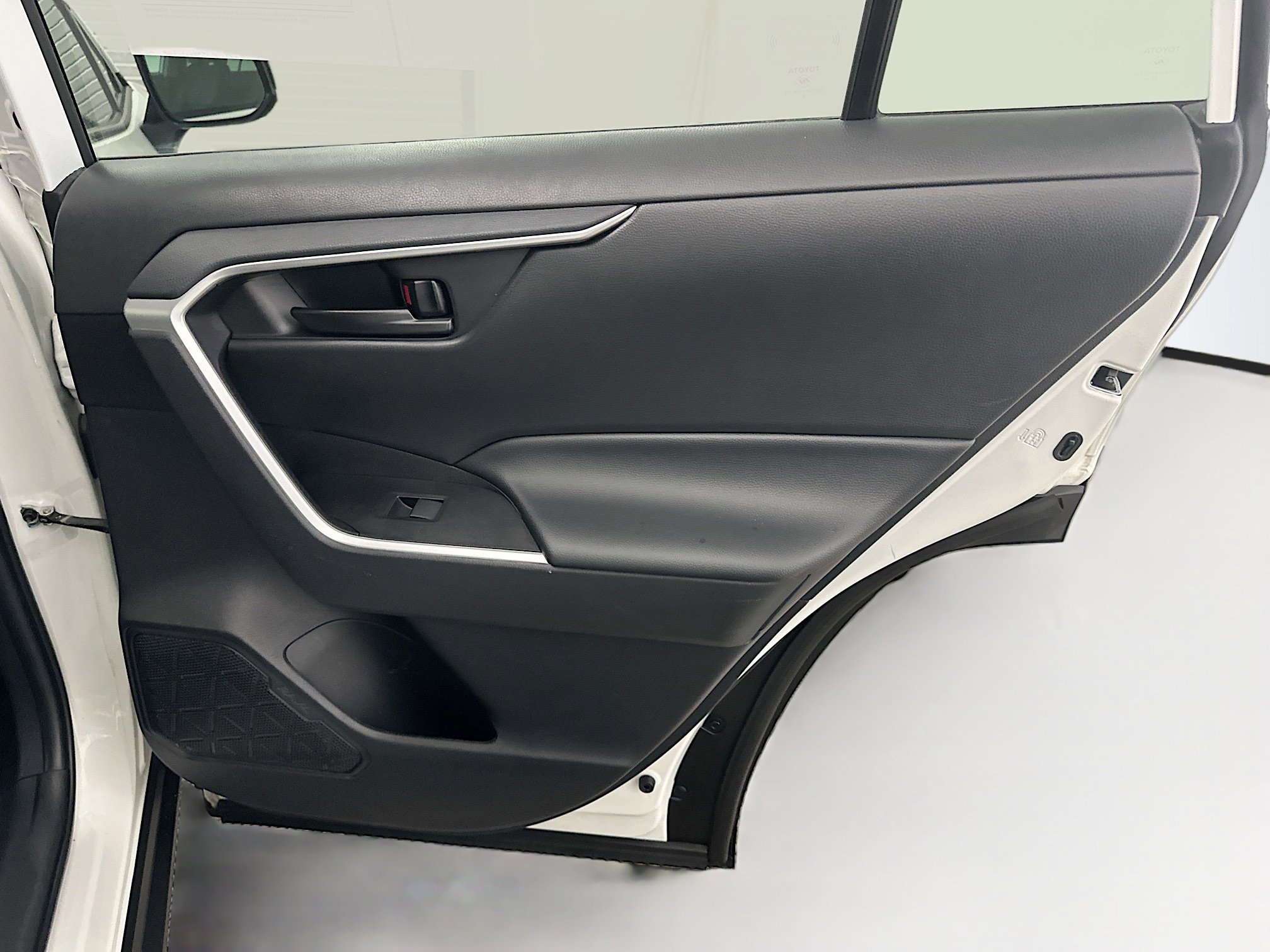 Used 2024 Toyota RAV4 LE image 31