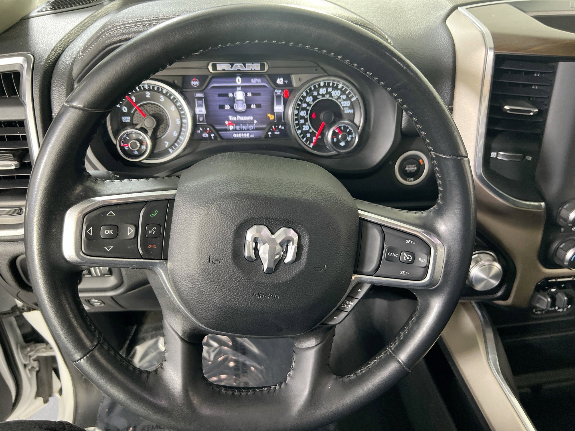 Used 2022 RAM 1500 Laramie AWD/4WD image 11