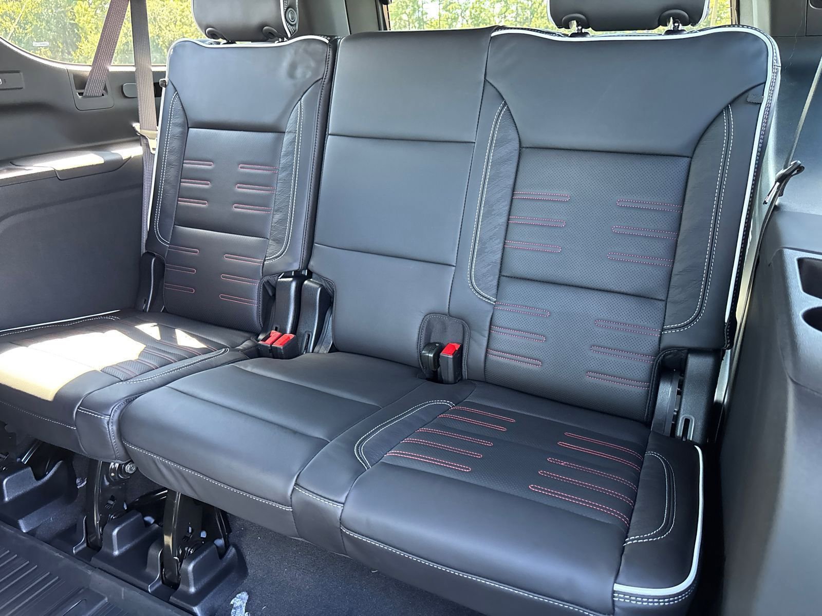 New 2026 GMC Yukon XL AT4 Ultimate w/ LPO, Illumination Package image 29