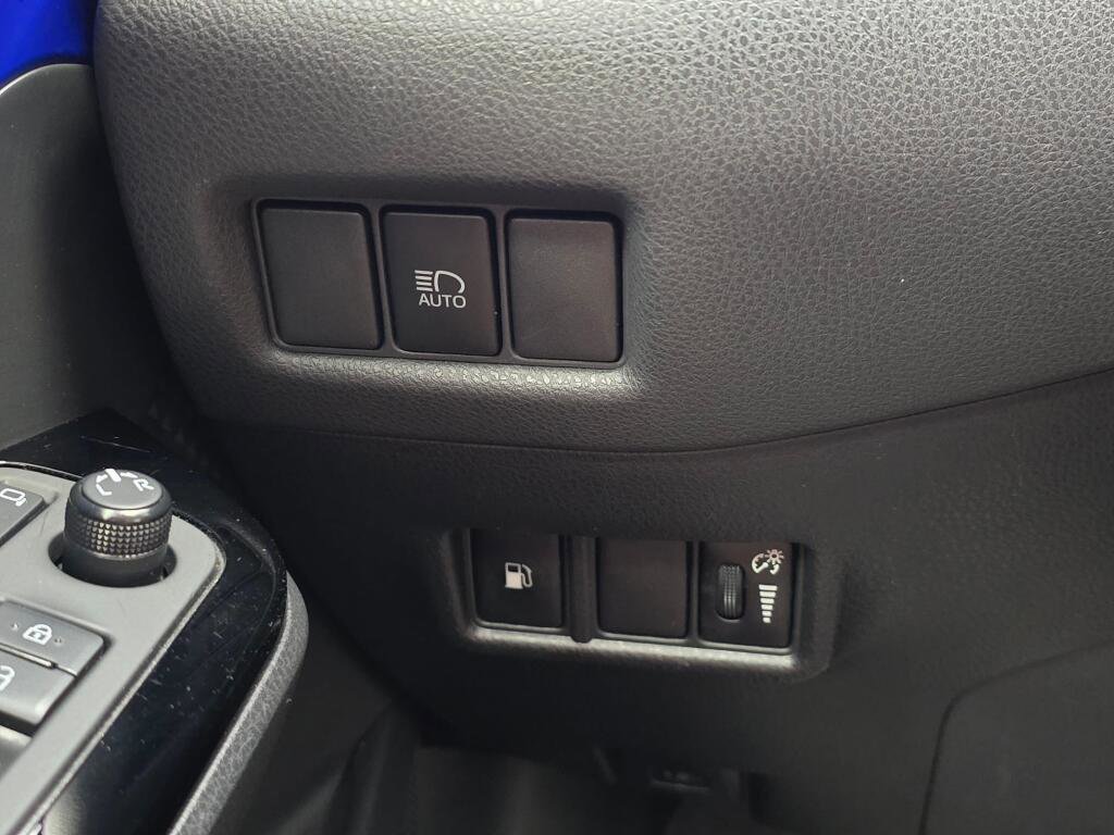 Used 2020 Toyota C-HR XLE image 25