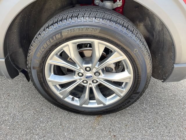 Used 2024 Ford Explorer XLT w/ Equipment Group 202A AWD/4WD image 43