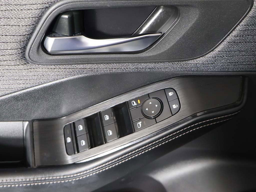 Used 2023 Nissan Rogue SV image 29