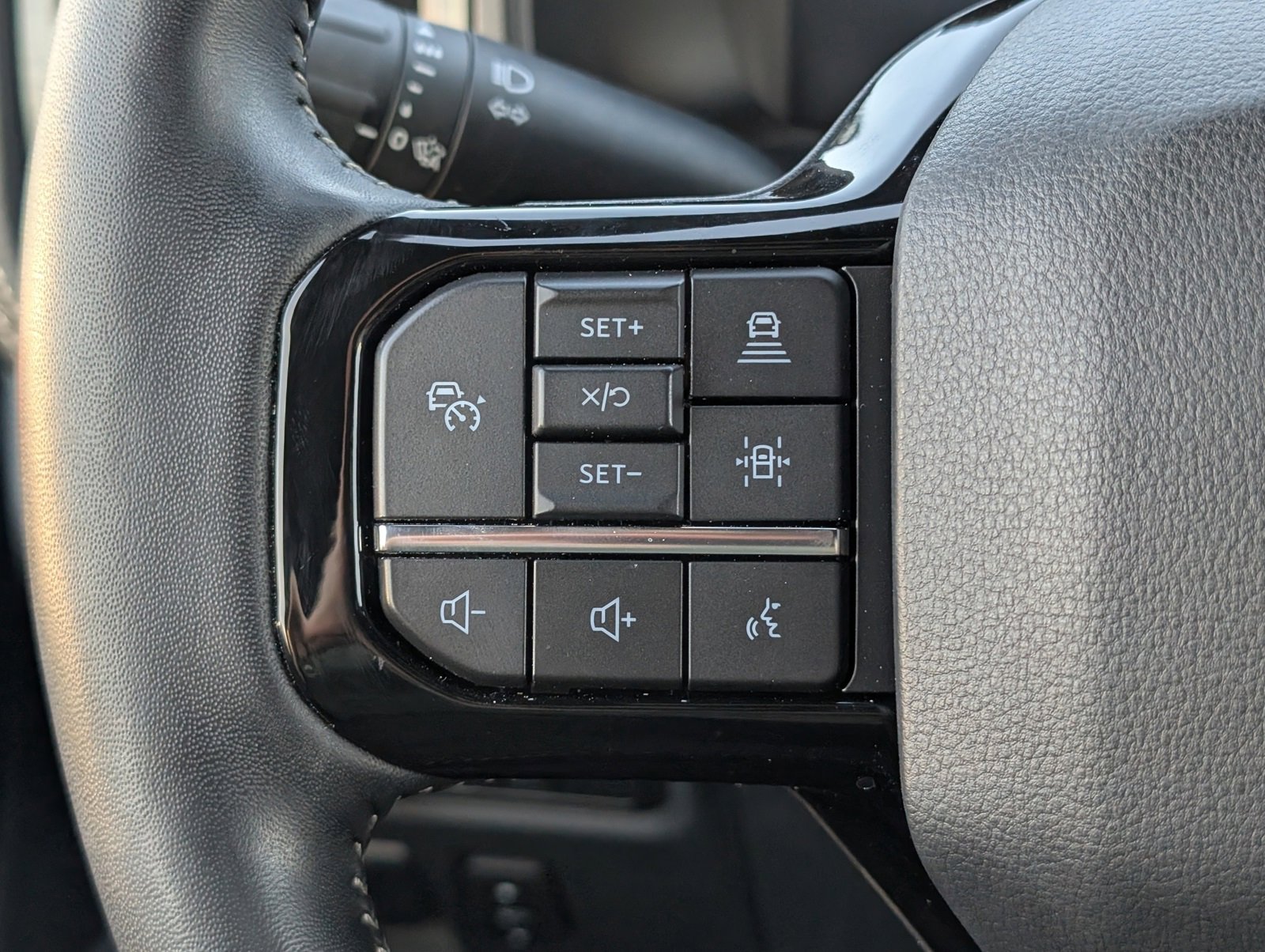 Used 2022 Ford F150 Lightning Platinum image 17