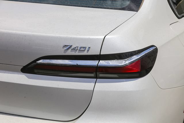 Used 2025 BMW 740i xDrive AWD/4WD image 11