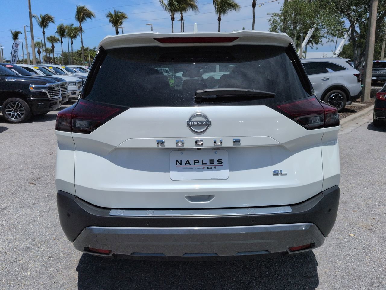 Used 2023 Nissan Rogue SL w/ SL Premium Package FWD image 6
