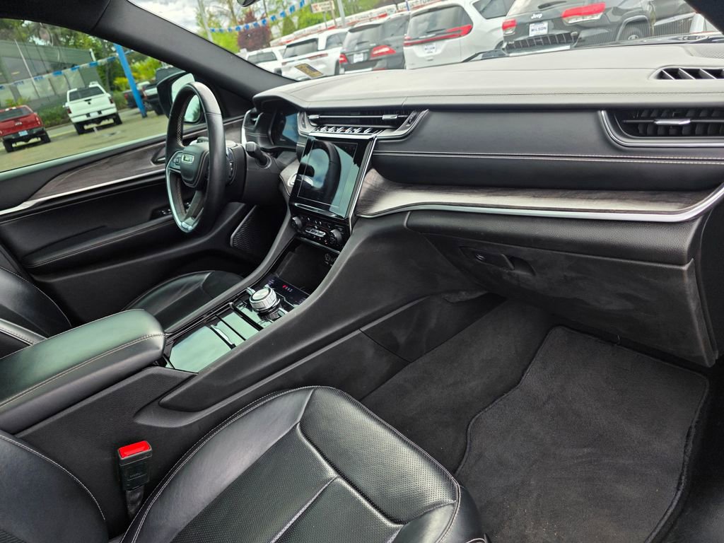 Used 2022 Jeep Grand Cherokee Overland AWD/4WD image 25