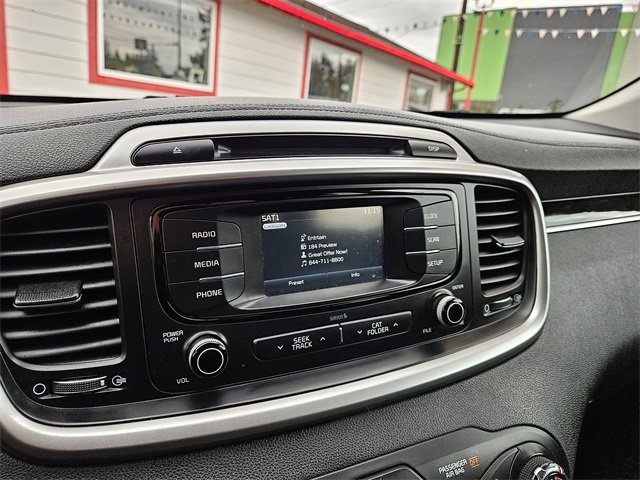 Used 2017 Kia Sorento LX image 19