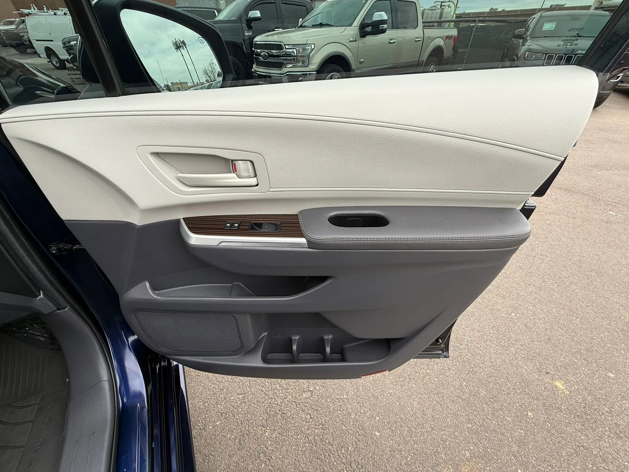 Used 2022 Toyota Sienna LE image 36