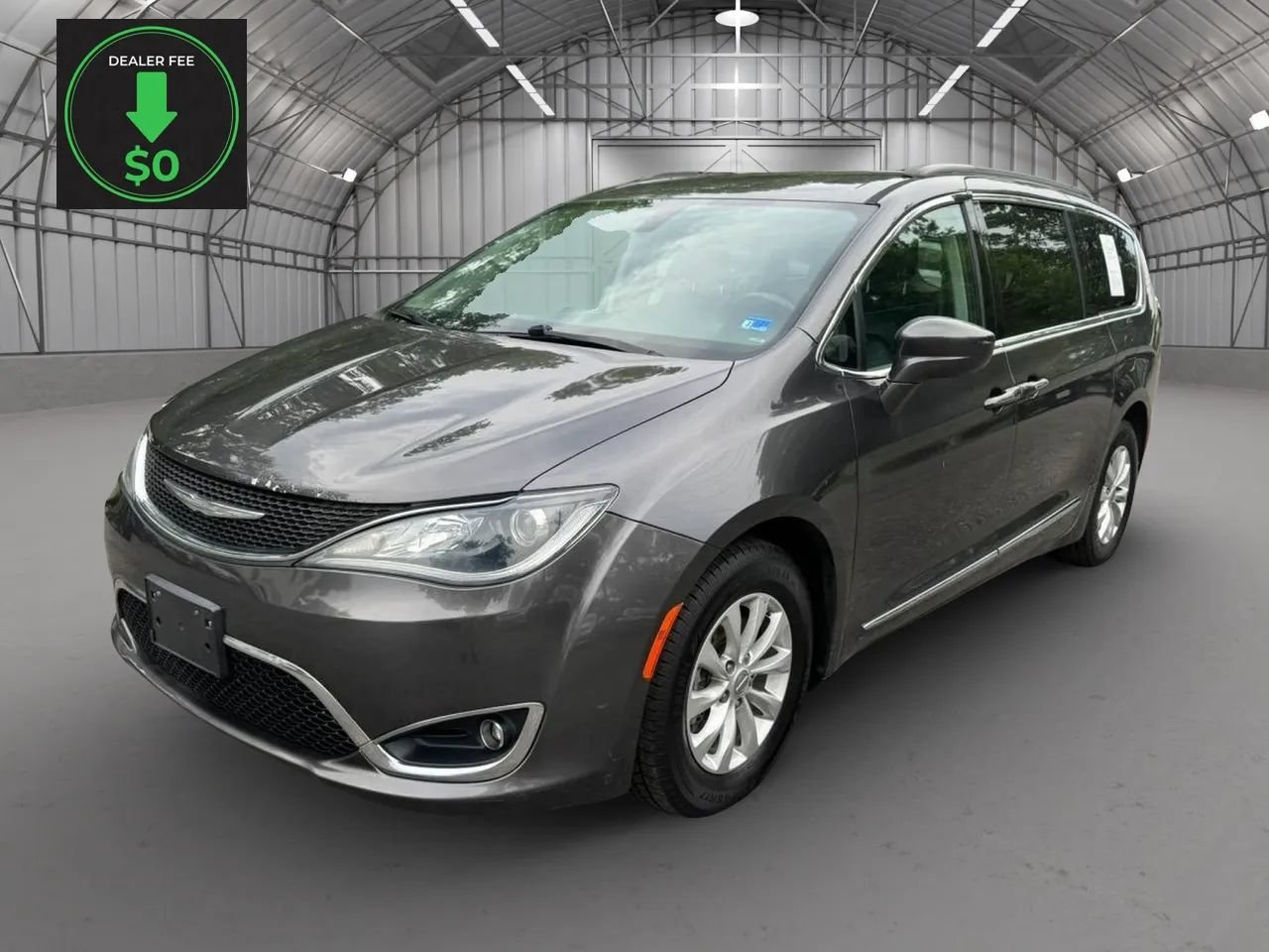 Used 2017 Chrysler Pacifica Touring-L FWD image 1