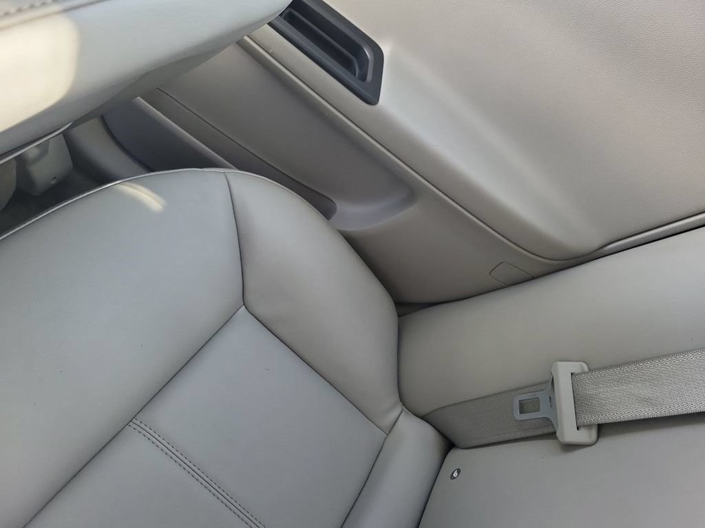 Used 2011 Chevrolet Impala LT w/ Luxury Edition Package FWD image 14