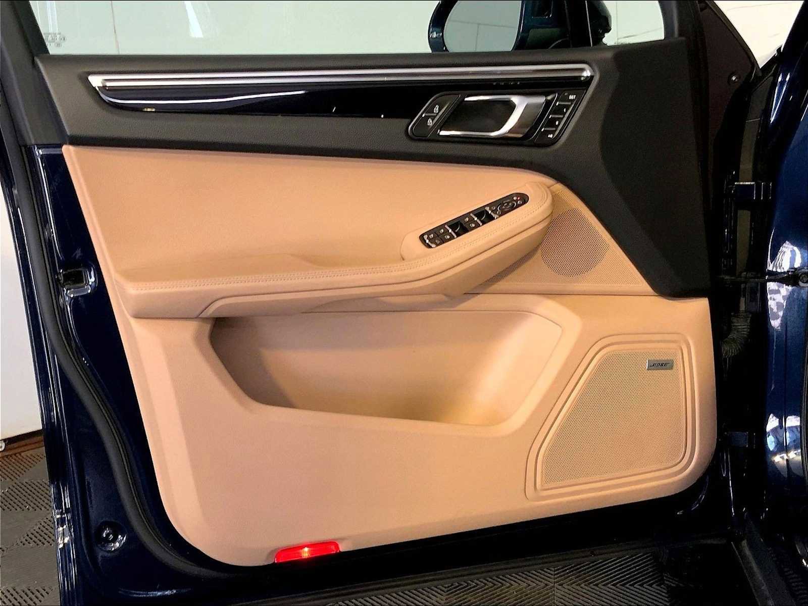 Certified 2020 Porsche Macan AWD/4WD image 25