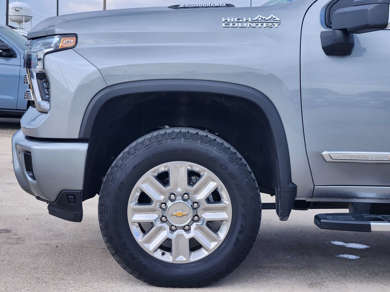 Used 2025 Chevrolet Silverado 2500 High Country w/ High Country Premium Package AWD/4WD image 9