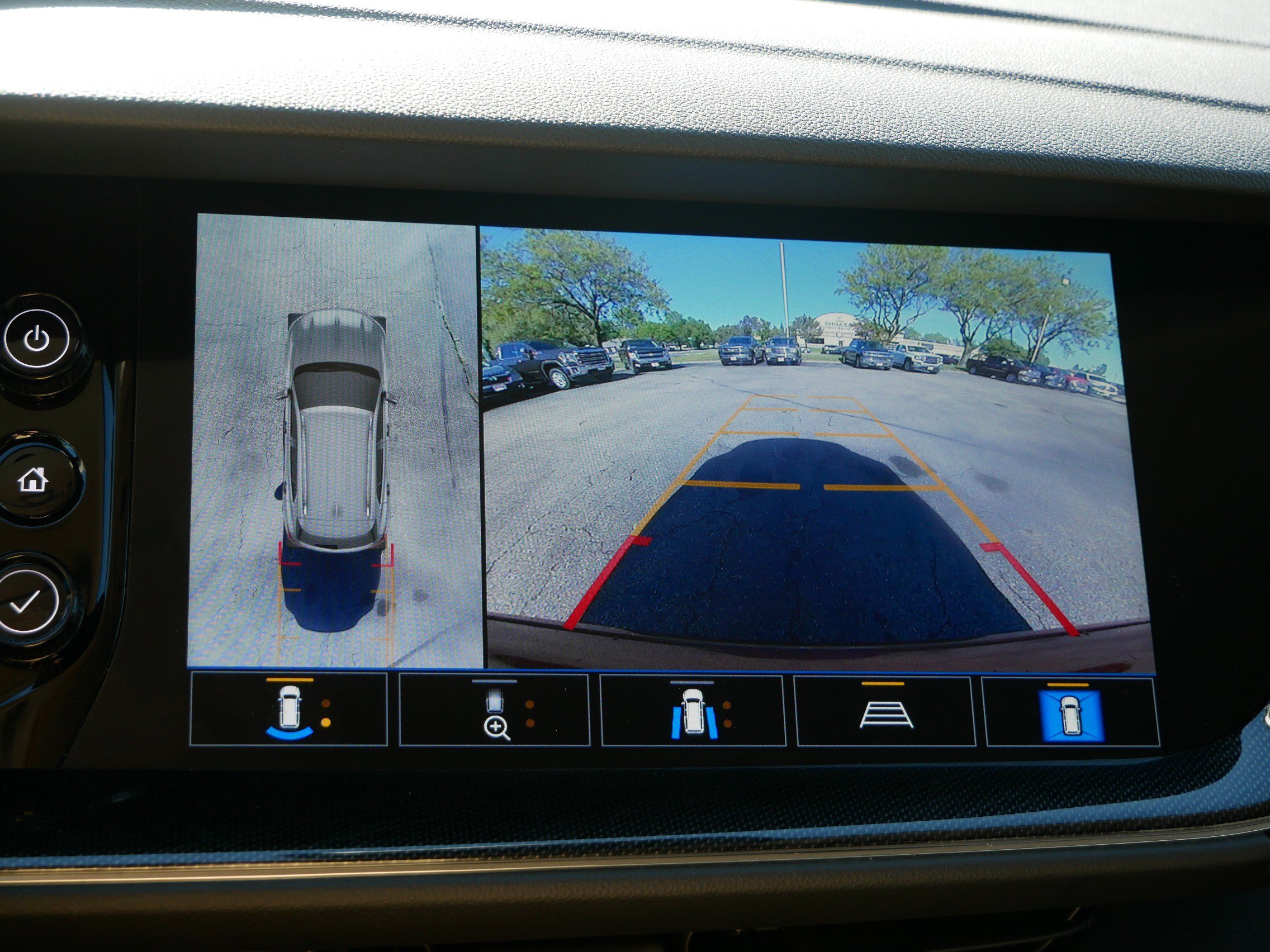 Used 2021 Buick Envision Essence w/ Technology Package I image 31