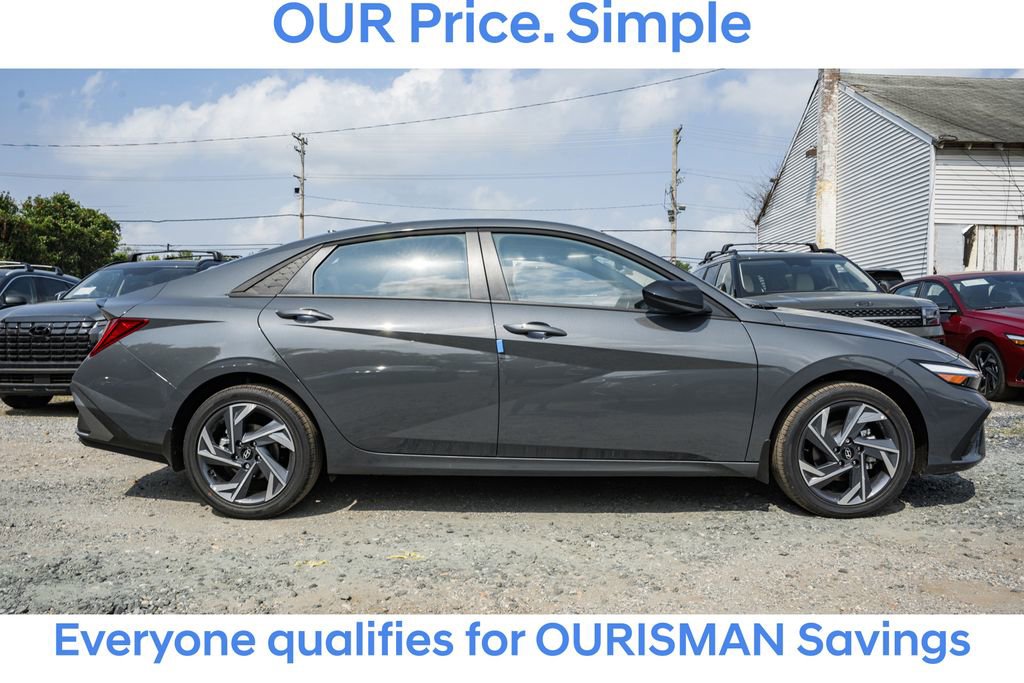 New 2025 Hyundai Elantra SEL image 3