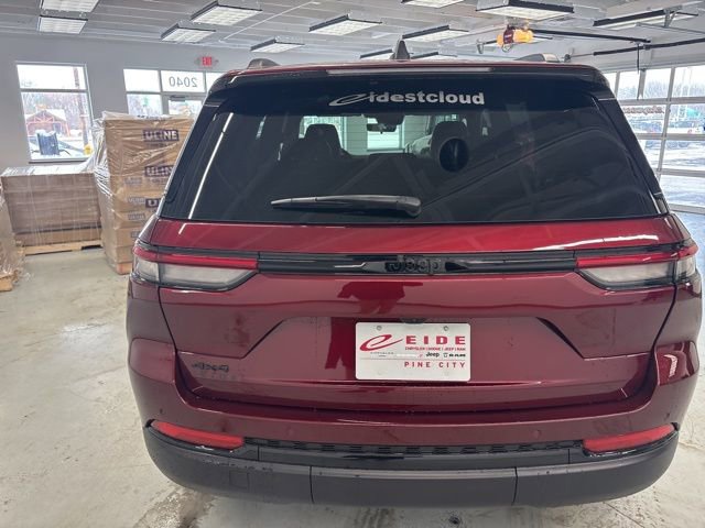 Used 2025 Jeep Grand Cherokee Altitude w/ Trailer Tow Package image 9