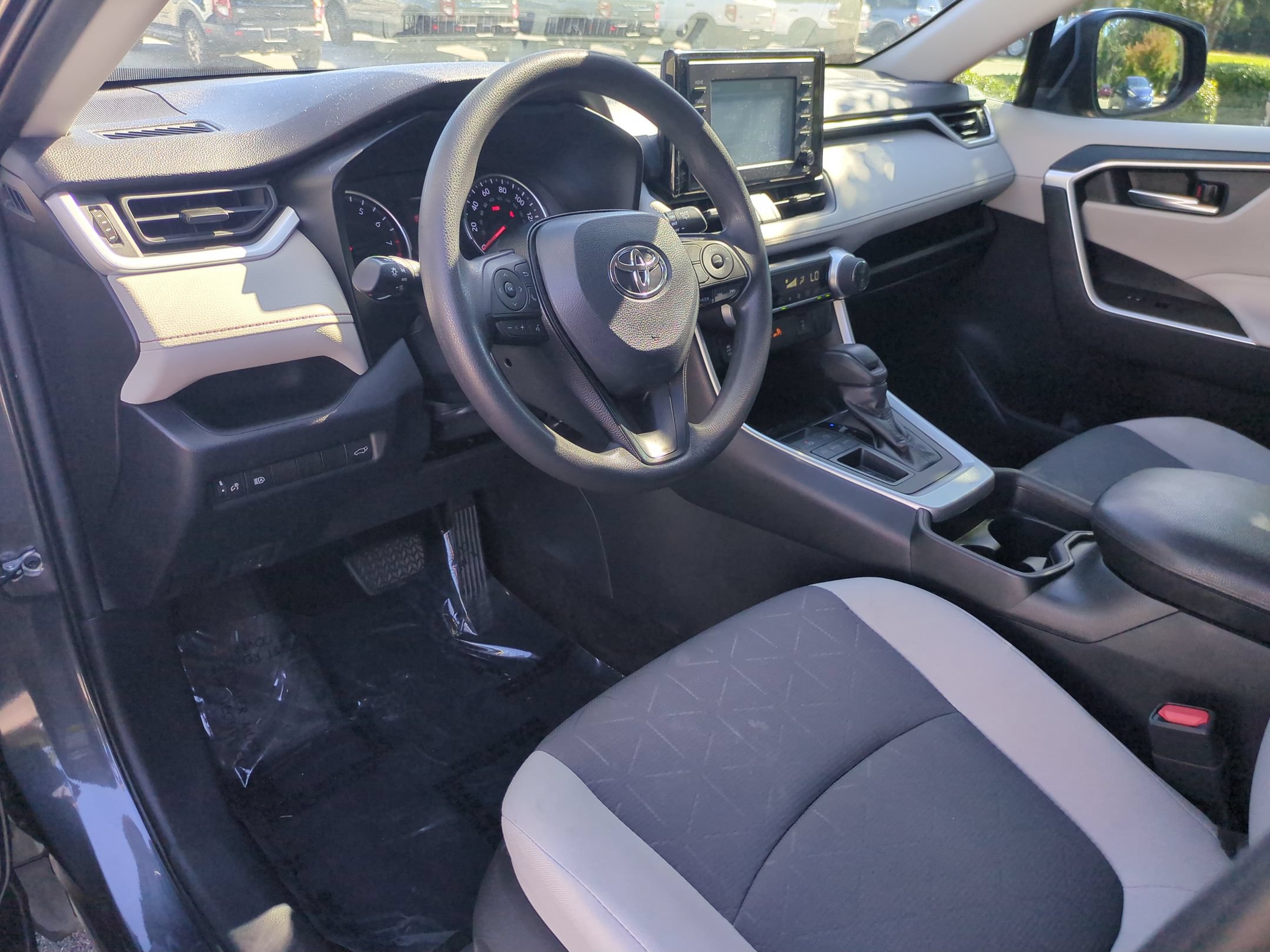 Used 2019 Toyota RAV4 XLE FWD image 14