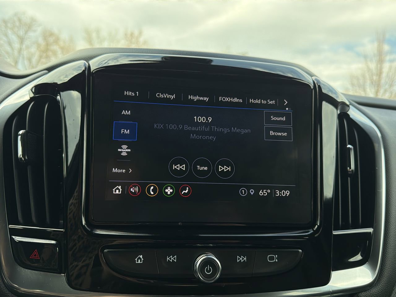 Used 2023 Chevrolet Traverse LT image 17