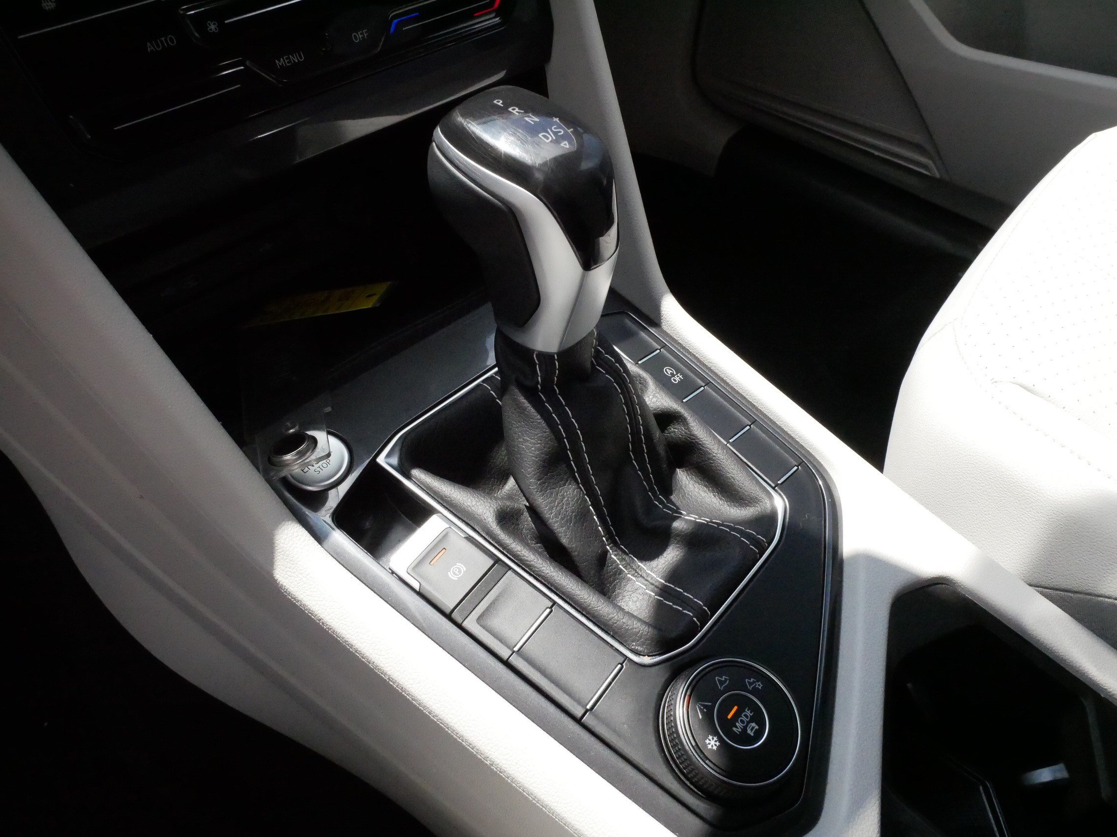 Certified 2023 Volkswagen Tiguan SE AWD/4WD image 24