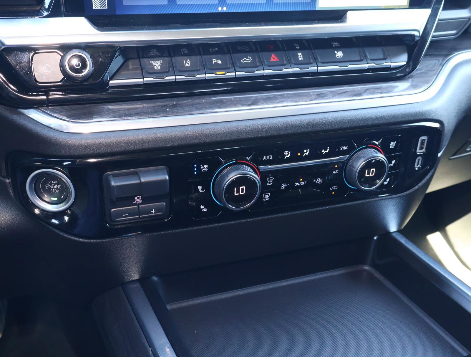 Used 2025 Chevrolet Silverado 3500 LTZ w/ LTZ Texas Edition image 27