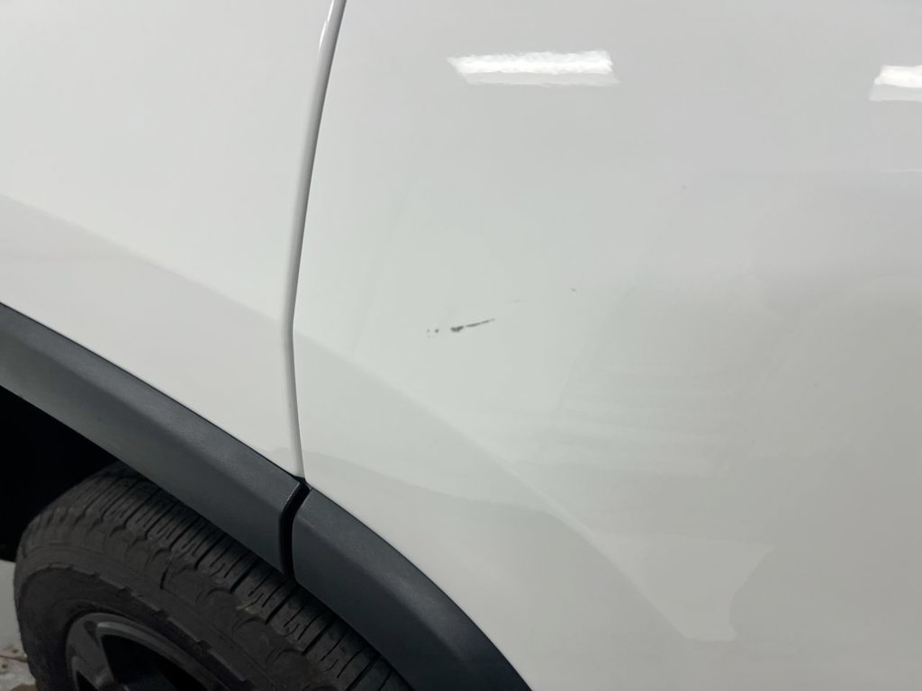 Used 2018 Jeep Grand Cherokee Laredo AWD/4WD image 29