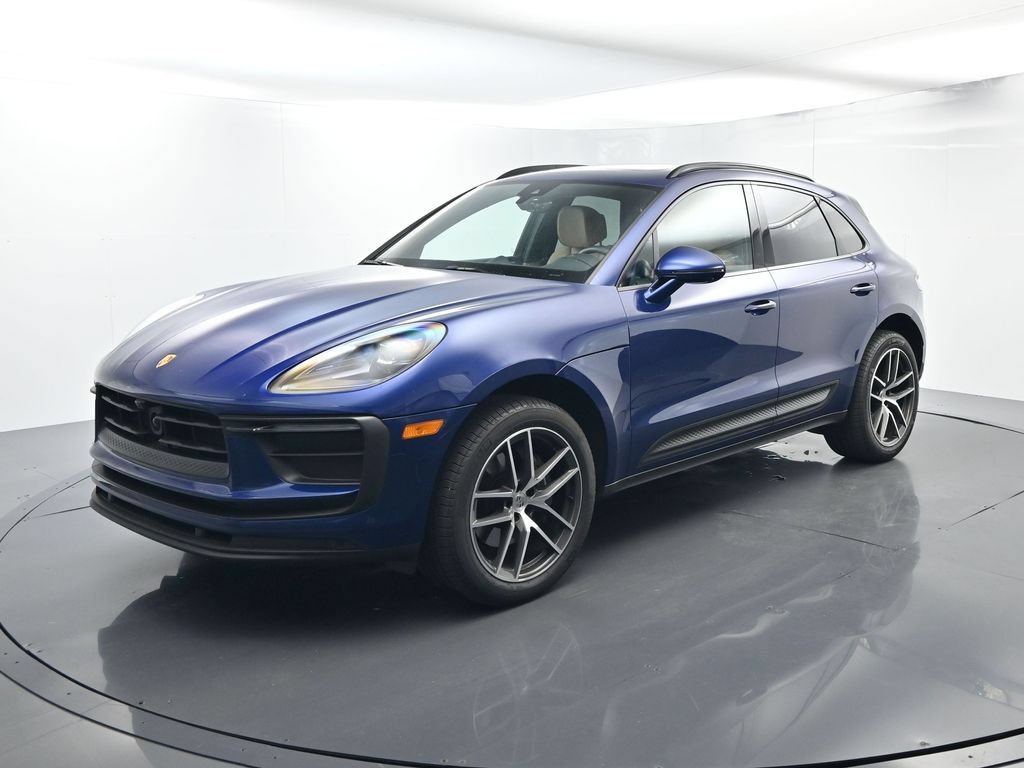 Certified 2025 Porsche Macan AWD/4WD image 1