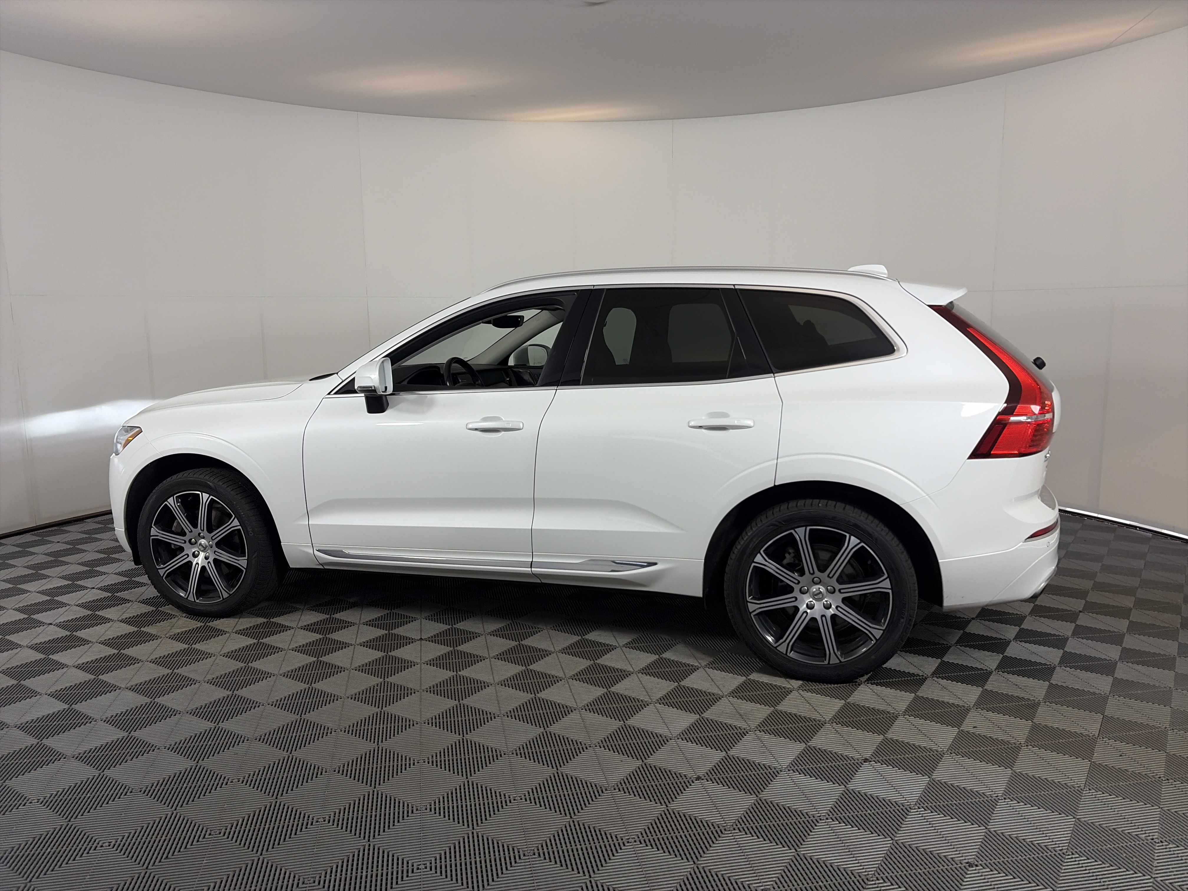Used 2021 Volvo XC60 T6 Inscription w/ Protection Package Premier AWD/4WD image 4