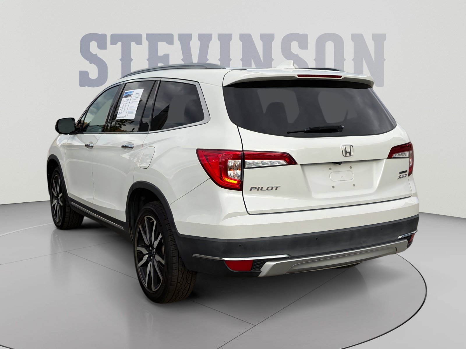 Used 2021 Honda Pilot Touring image 3