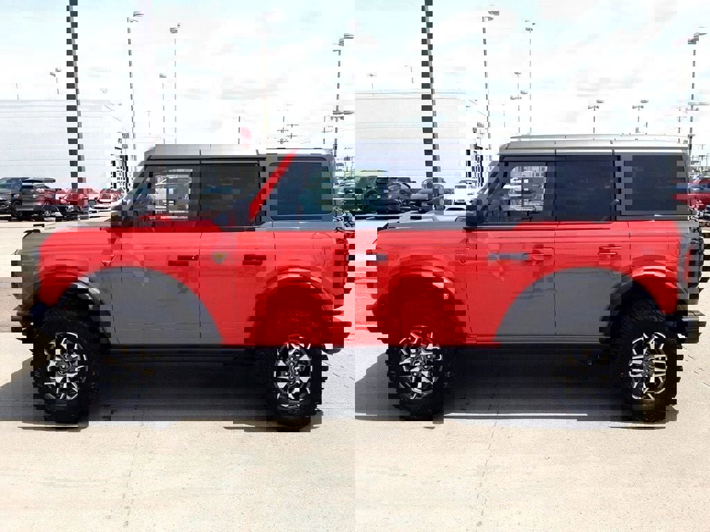 Used 2024 Ford Bronco Badlands image 8