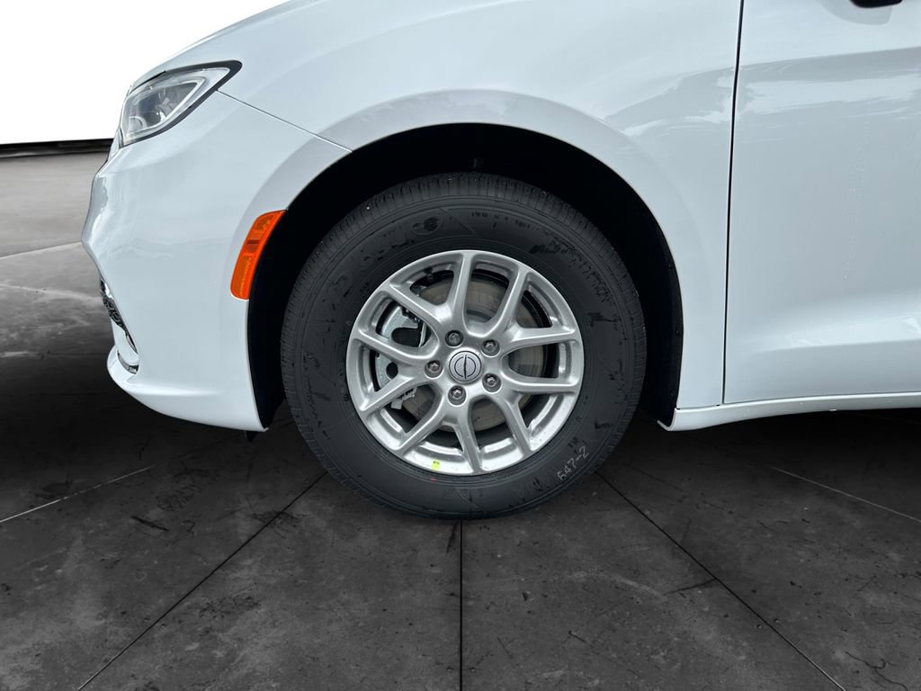 New 2025 Chrysler Pacifica Select image 14