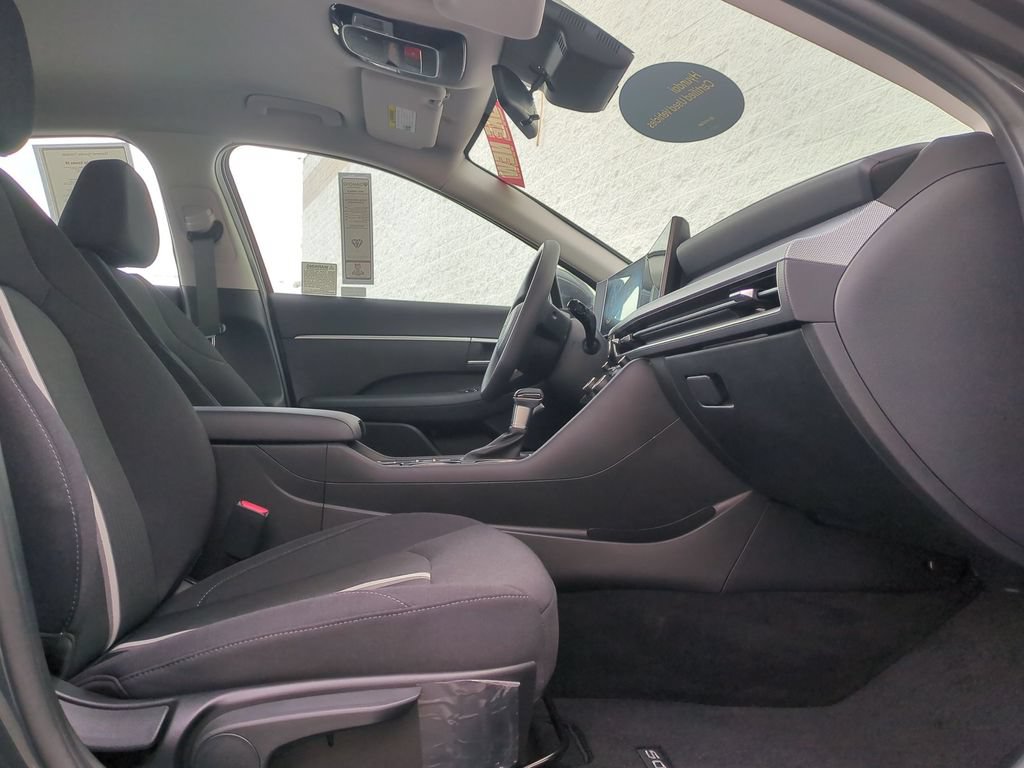 Used 2025 Hyundai Sonata SE FWD image 11