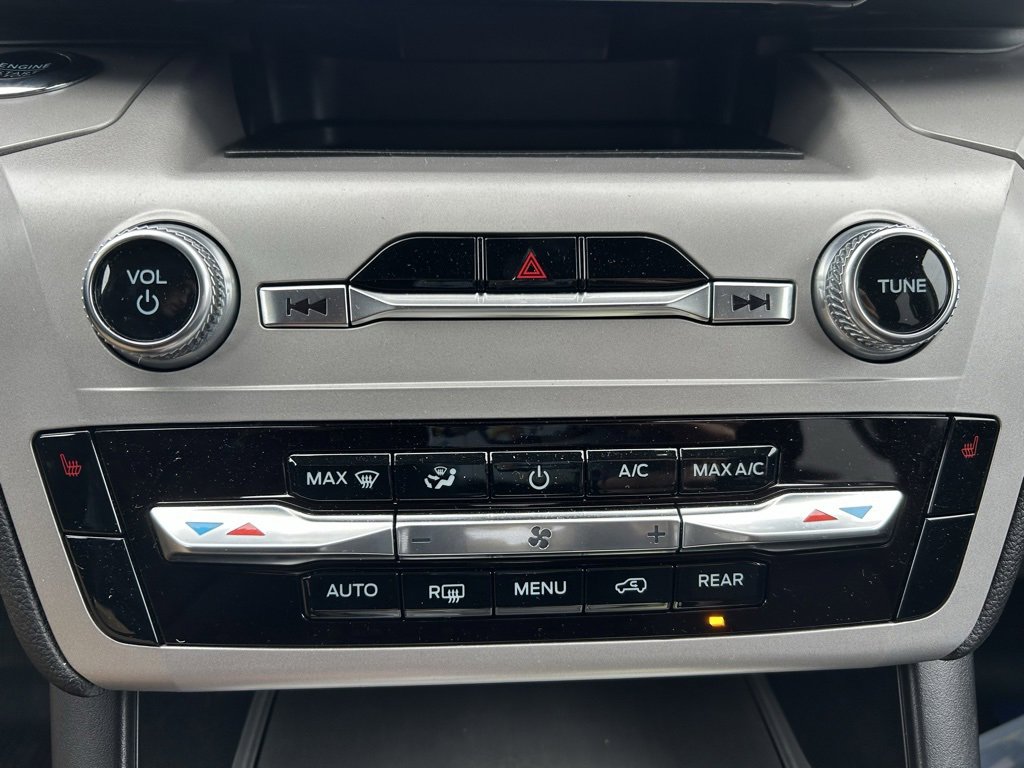 Used 2023 Ford Explorer XLT image 23