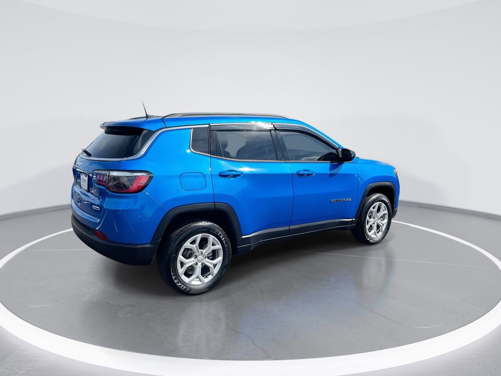 Used 2024 Jeep Compass Latitude w/ Convenience Group AWD/4WD image 8