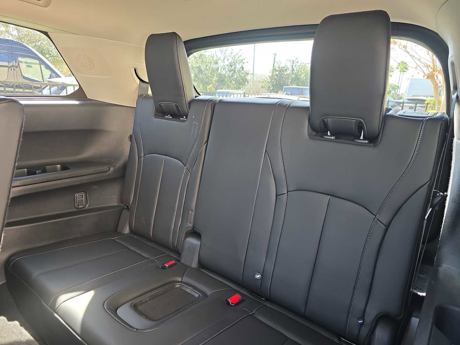 Certified 2025 INFINITI QX60 Luxe FWD image 12