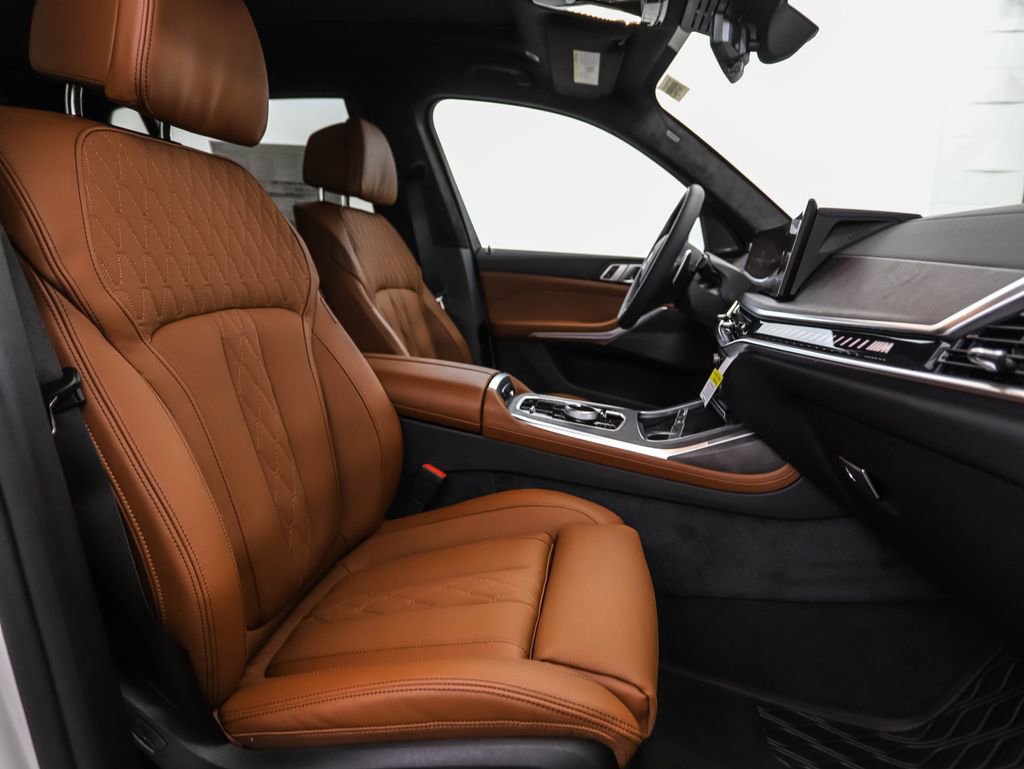 Used 2025 BMW X7 M60i image 33