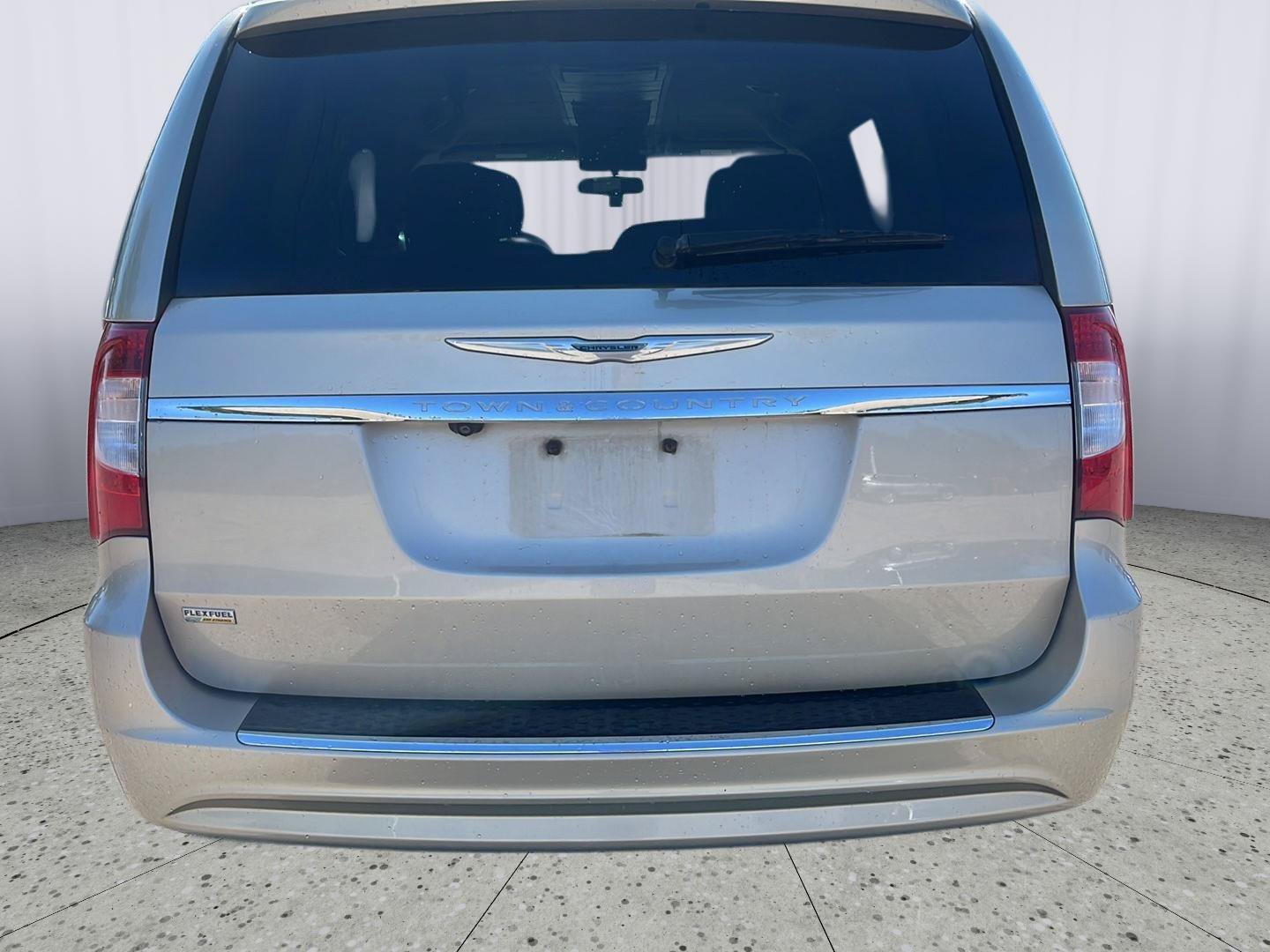 Used 2016 Chrysler Town & Country Touring FWD image 31
