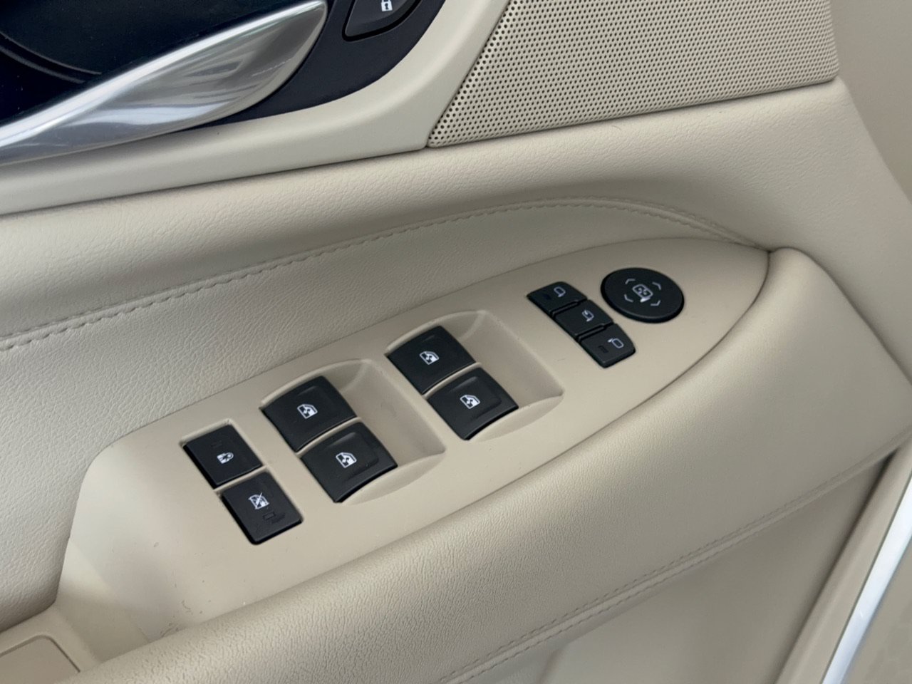 Used 2019 Cadillac Escalade ESV Premium Luxury AWD/4WD image 17