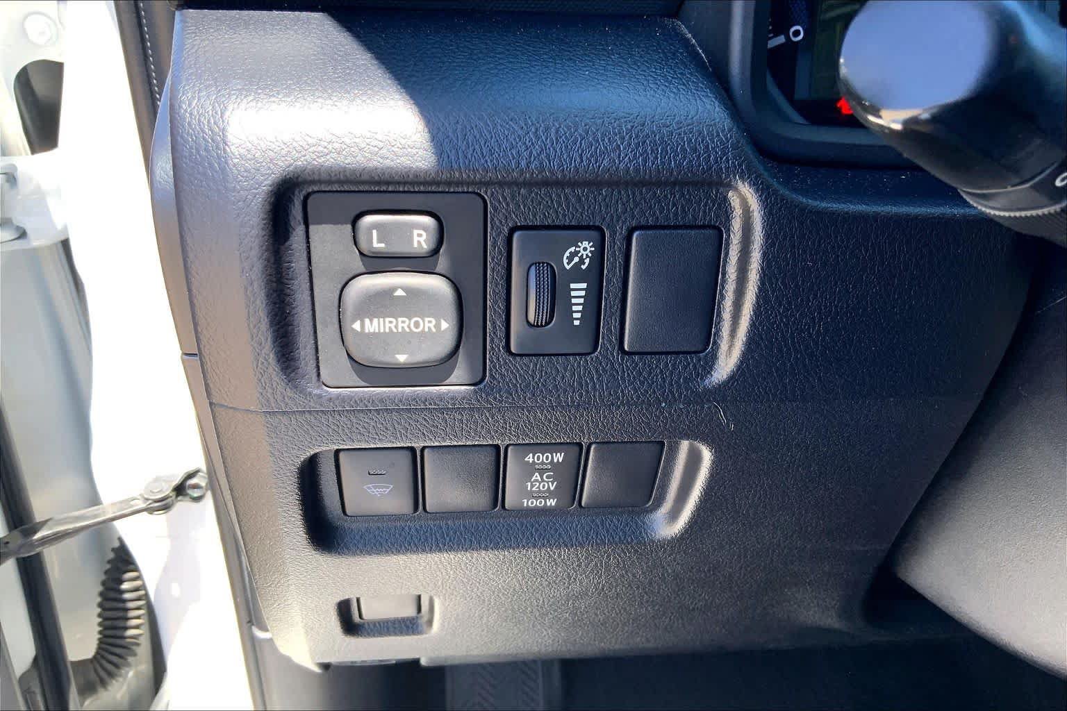 Used 2019 Toyota 4Runner SR5 AWD/4WD image 32