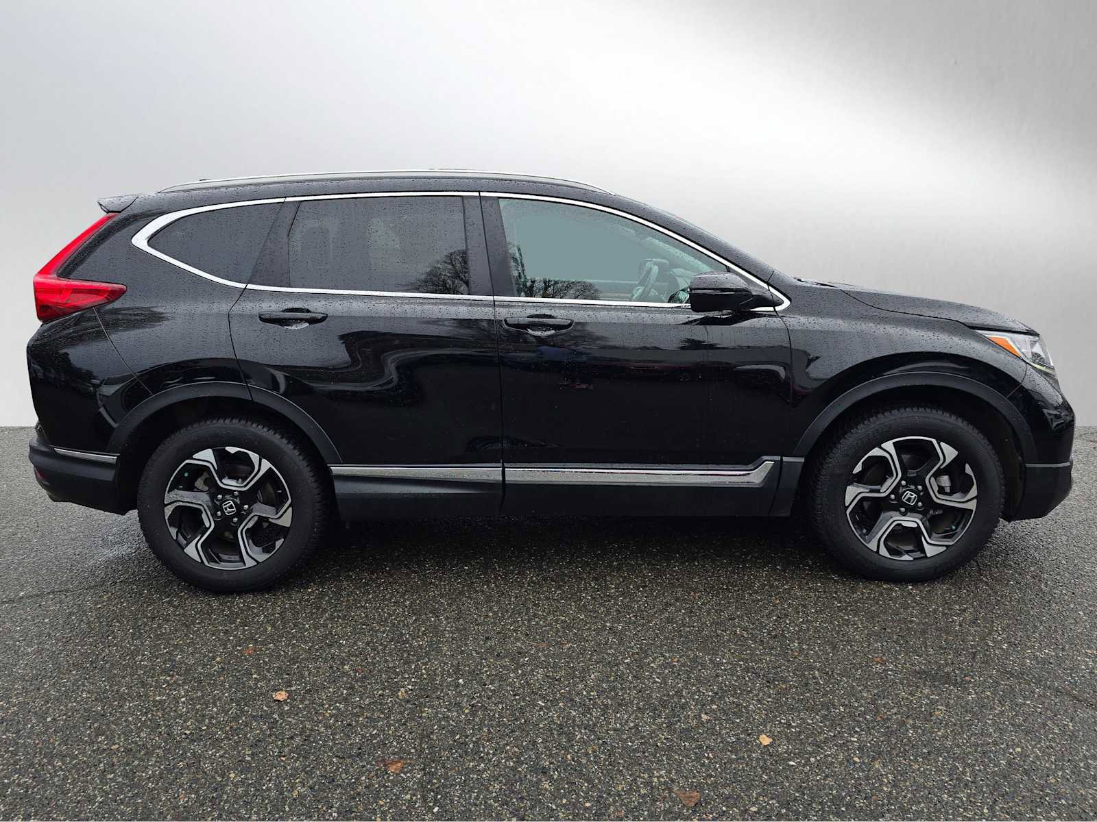 Used 2017 Honda CR-V Touring image 2