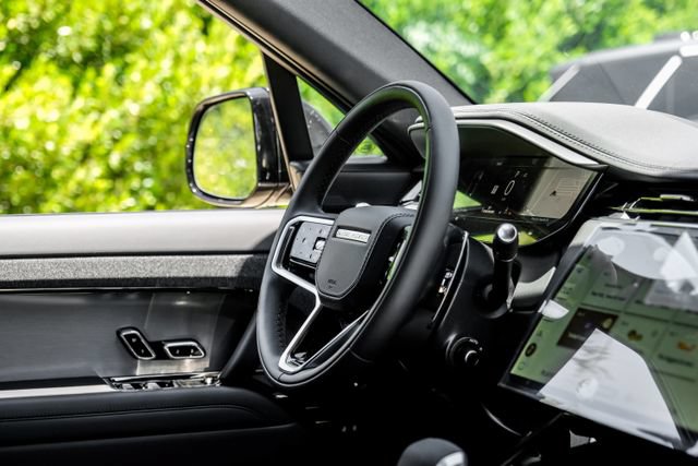 New 2026 Land Rover Range Rover Sport SE AWD/4WD image 19