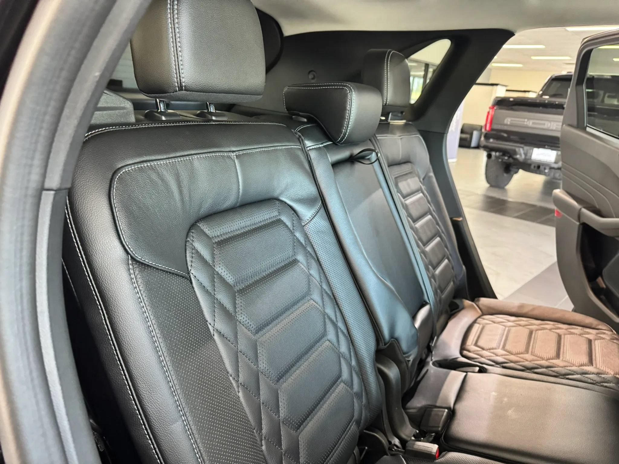 Used 2023 Ford Escape Platinum w/ Premium Technology Package AWD/4WD image 20