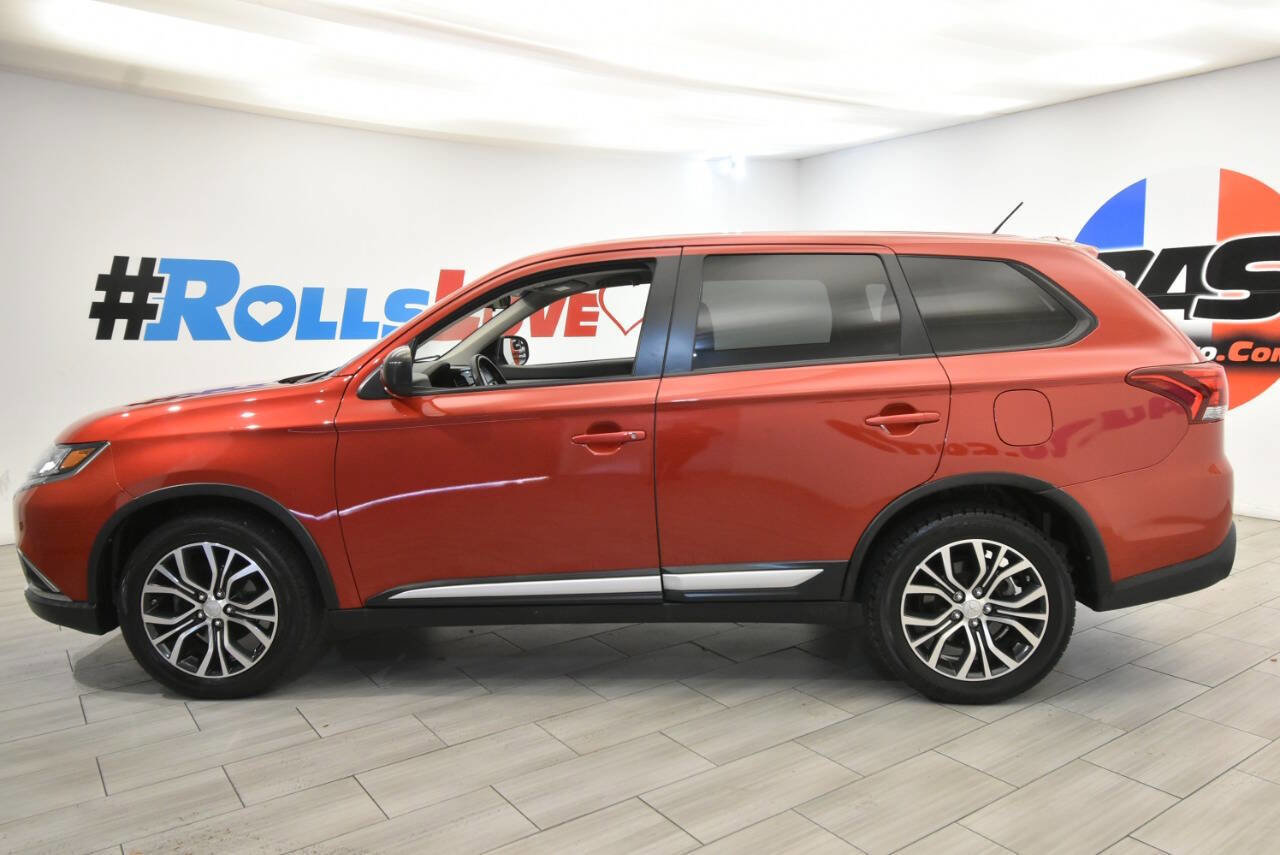 Used 2016 Mitsubishi Outlander ES image 2