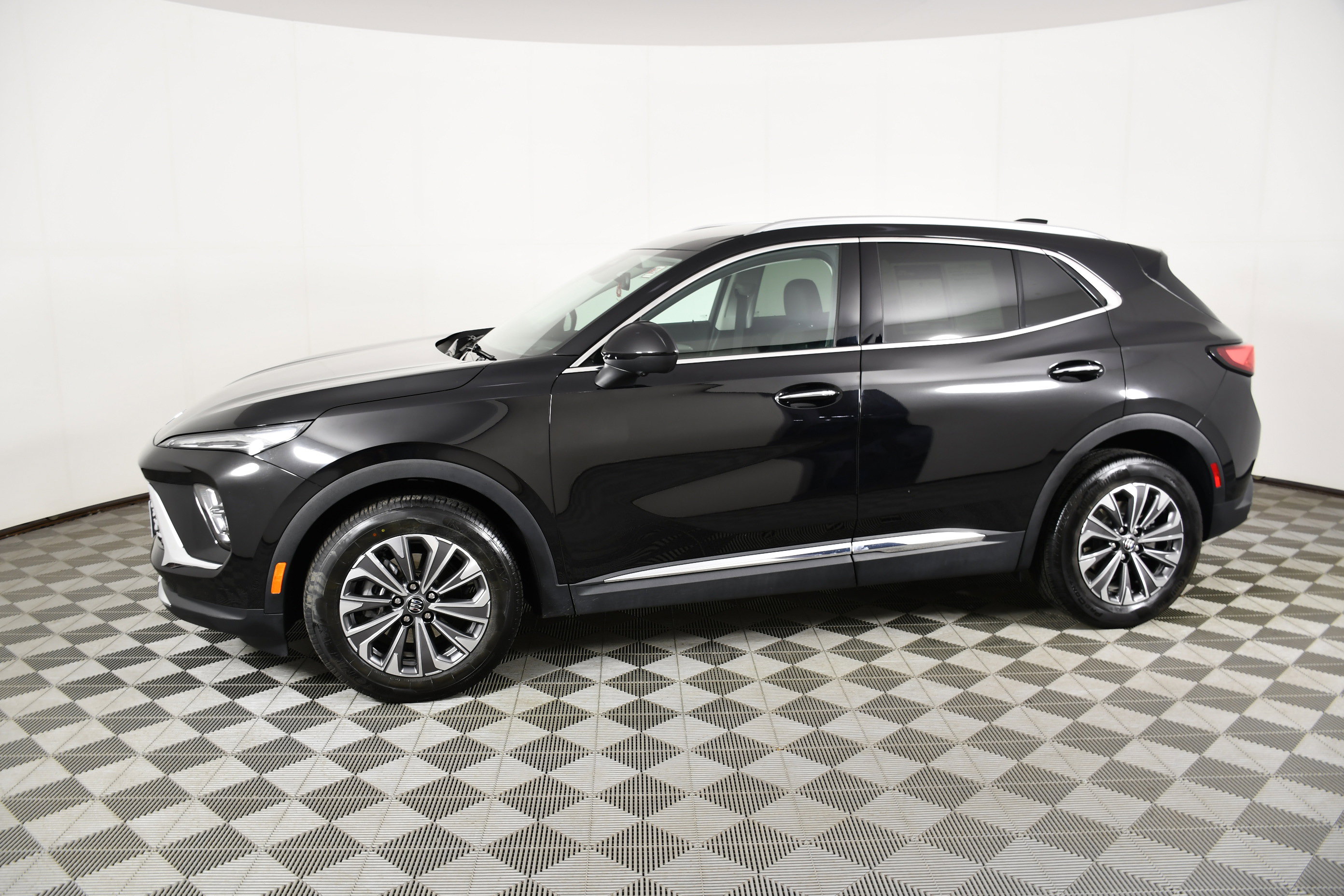 Used 2024 Buick Envision Preferred AWD/4WD image 9
