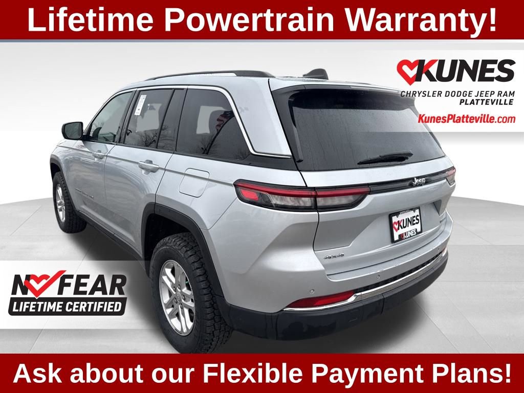 Used 2024 Jeep Grand Cherokee Laredo image 7